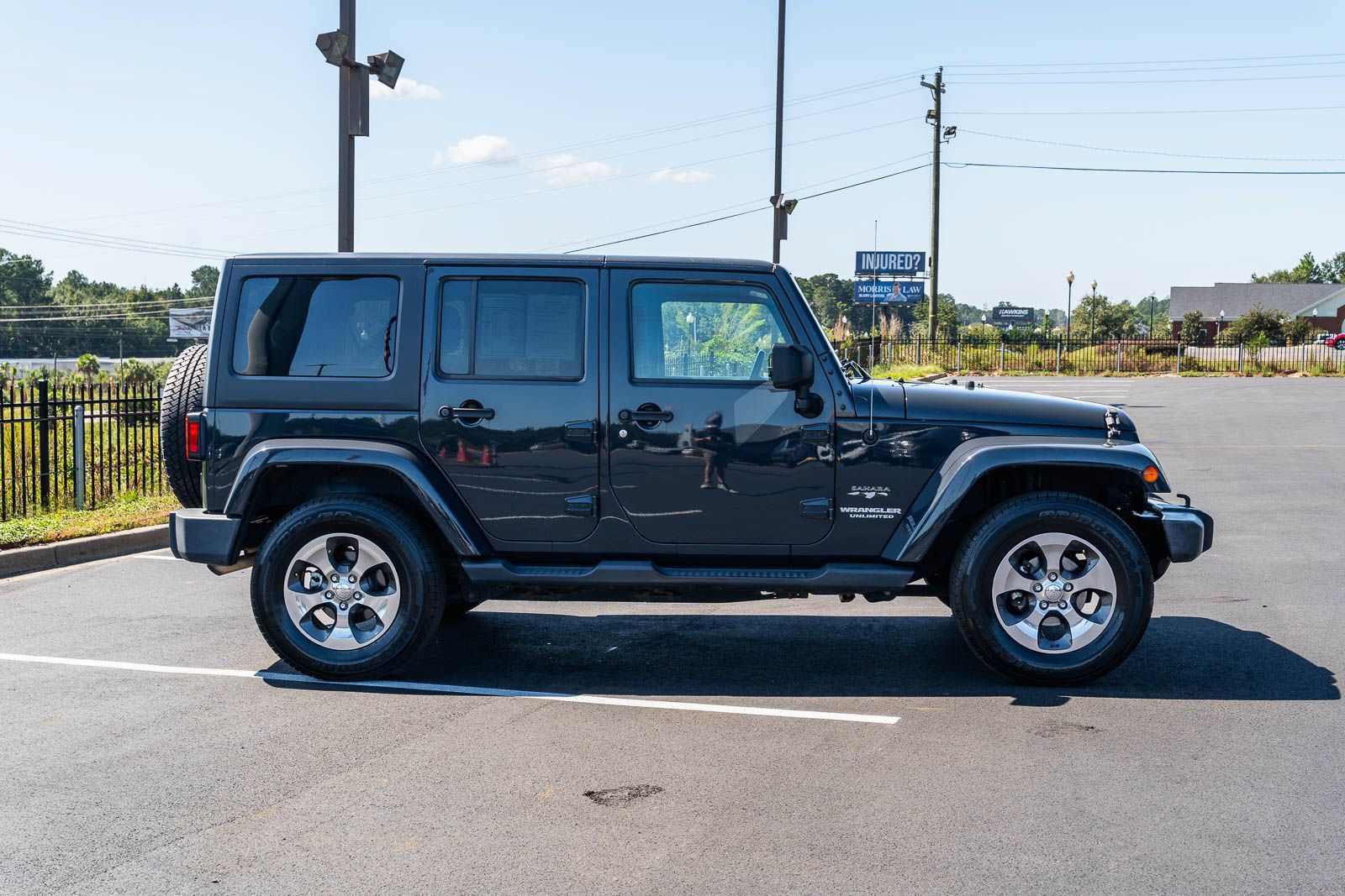 Used 2017 Jeep Wrangler Unlimited Sahara AWD/4WD image 8