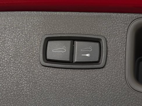 Used 2023 Porsche Macan AWD/4WD image 31