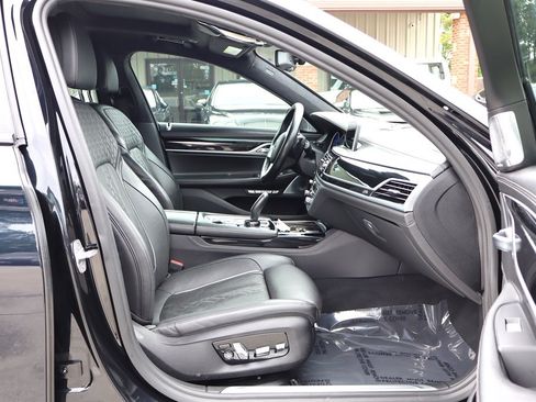 Used 2018 BMW 750i xDrive AWD/4WD image 17
