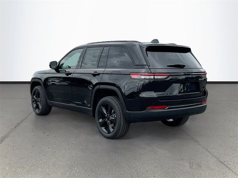 New 2025 Jeep Grand Cherokee Limited w/ Black Appearance Package image 8