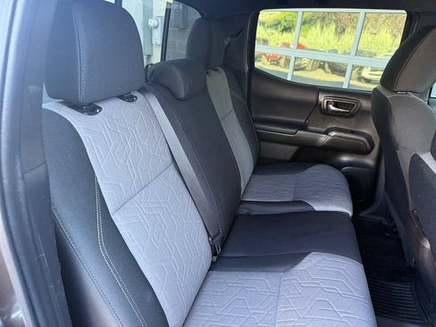 Used 2022 Toyota Tacoma TRD Sport w/ Technology Package AWD/4WD image 40