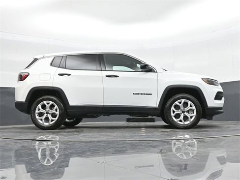 Used 2025 Jeep Compass Sport image 39