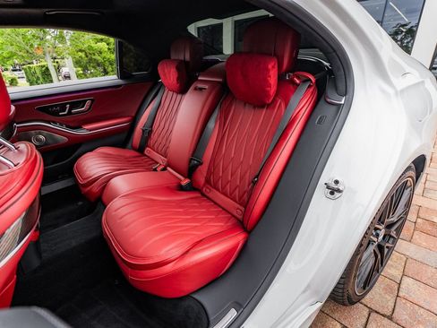 Used 2024 Mercedes-Benz S 63 AMG S image 37