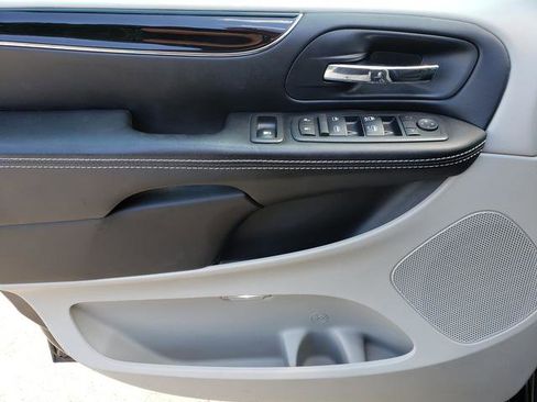 Used 2016 Dodge Grand Caravan SE image 11