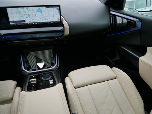 Used 2025 BMW X3 xDrive30i w/ Premium Package image 11