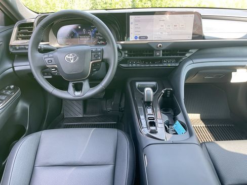 Certified 2026 Toyota Crown AWD/4WD image 9