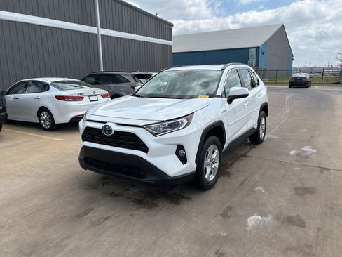 Used 2021 Toyota RAV4 XLE w/ Convenience Package AWD/4WD image 1