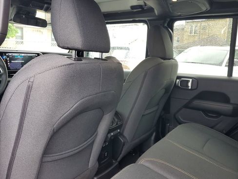 Certified 2025 Jeep Wrangler Unlimited Sahara AWD/4WD image 10
