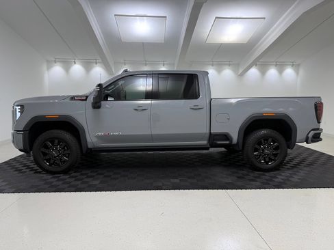 Used 2025 GMC Sierra 2500 AT4 w/ AT4 Premium Plus Package AWD/4WD image 4