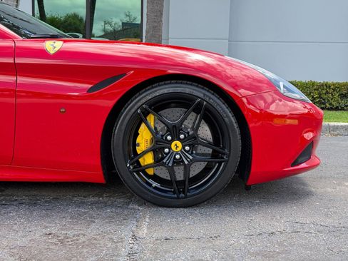 Used 2017 Ferrari California T RWD image 3