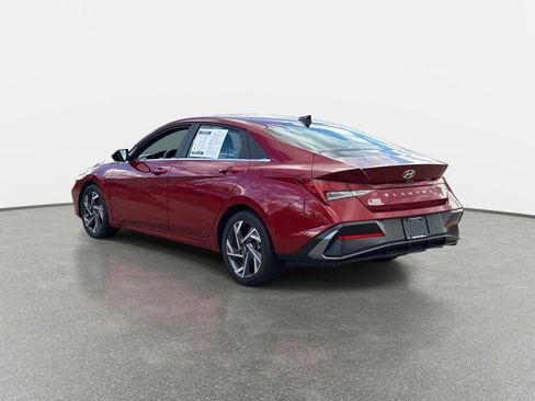 Certified 2025 Hyundai Elantra SEL image 7