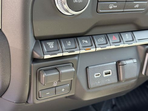 New 2026 GMC Sierra 2500 Pro w/ 1SA Pro Safety Plus Package AWD/4WD image 15