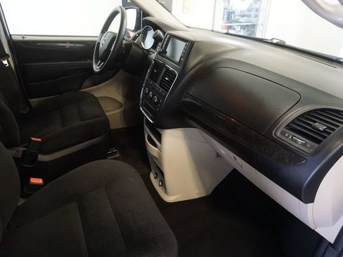 Used 2020 Dodge Grand Caravan SE FWD image 18