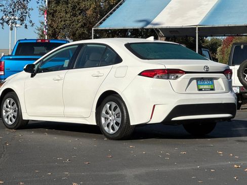 Used 2022 Toyota Corolla LE image 5