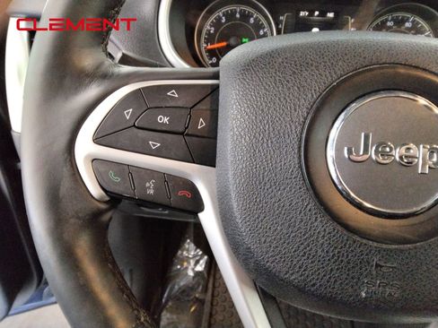 Used 2015 Jeep Cherokee Latitude w/ Cold Weather Group AWD/4WD image 12