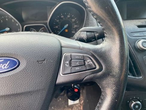 Used 2015 Ford Focus SE w/ SE Cold Weather Package FWD image 19