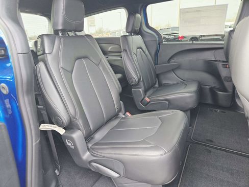 New 2026 Chrysler Pacifica Select w/ S Appearance Package image 16