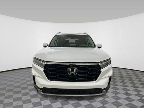 New 2025 Honda Pilot Touring image 8