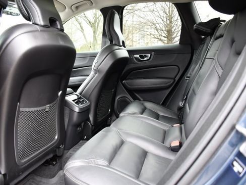 Certified 2022 Volvo XC60 B6 Inscription w/ Advanced Package image 18