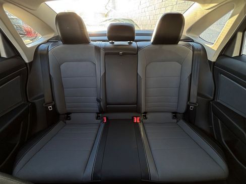 Used 2025 Volkswagen Jetta SE image 38