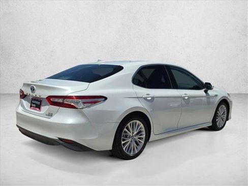 Used 2019 Toyota Camry XLE FWD image 5