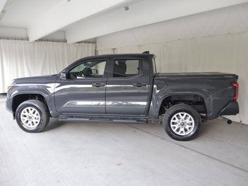 Used 2025 Toyota Tacoma SR AWD/4WD image 23