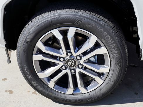 New 2026 Toyota 4Runner Limited AWD/4WD image 12