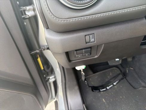 Used 2024 Chevrolet Colorado LT w/ LT Convenience Package II RWD image 7