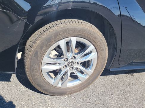 Certified 2023 Toyota Sienna Limited image 8