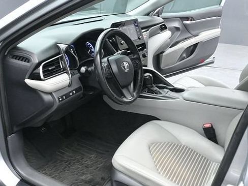 Used 2022 Toyota Camry SE FWD image 12