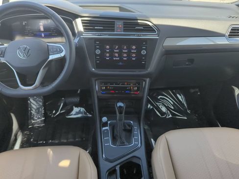 Used 2024 Volkswagen Tiguan SE FWD image 14