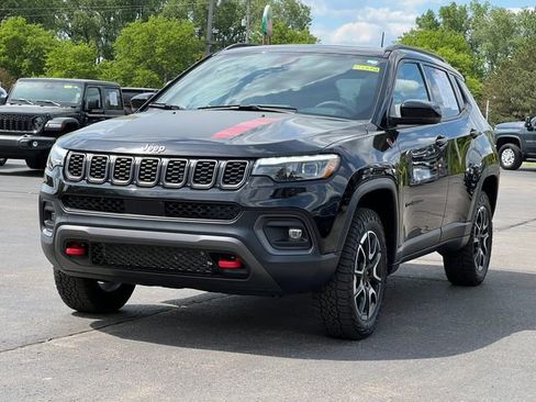 Used 2024 Jeep Compass Trailhawk w/ Trailhawk Elite Group AWD/4WD image 48
