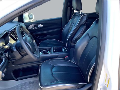 Used 2022 Chrysler Pacifica Limited w/ Uconnect Theater Family Group AWD/4WD image 8