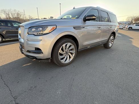 Used 2022 Lincoln Navigator Reserve image 5