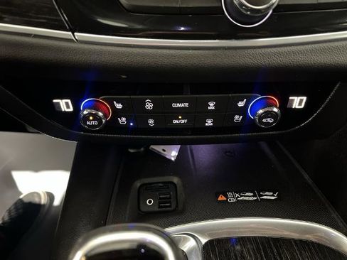 Used 2021 Buick Enclave Avenir image 5