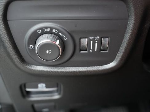 Used 2022 Jeep Grand Cherokee Limited AWD/4WD image 35