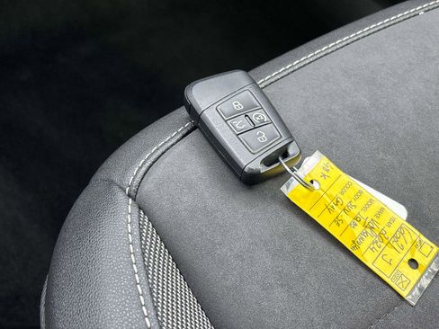 Used 2024 Volkswagen Taos SE image 25