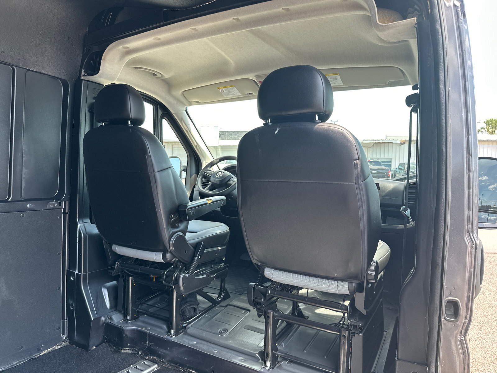 Used 2024 RAM ProMaster 2500 w/ Convenience Group FWD image 12