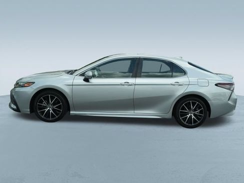 Used 2023 Toyota Camry SE FWD image 4