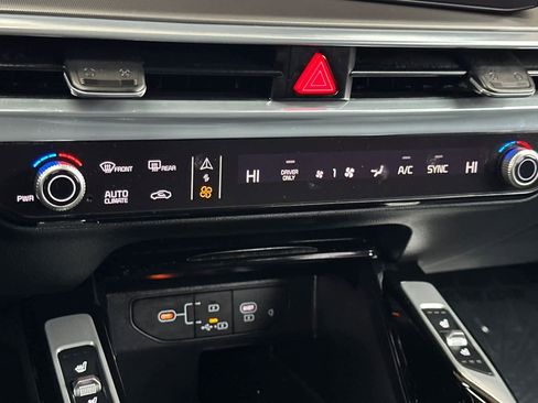 Used 2025 Kia Sorento SX Prestige image 24