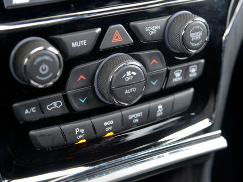 Used 2019 Jeep Grand Cherokee Limited image 24