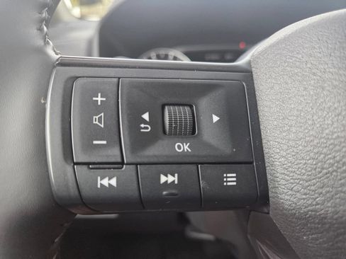 Used 2026 Nissan Rogue SV FWD image 13