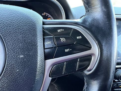 Used 2019 Jeep Grand Cherokee Limited AWD/4WD image 18