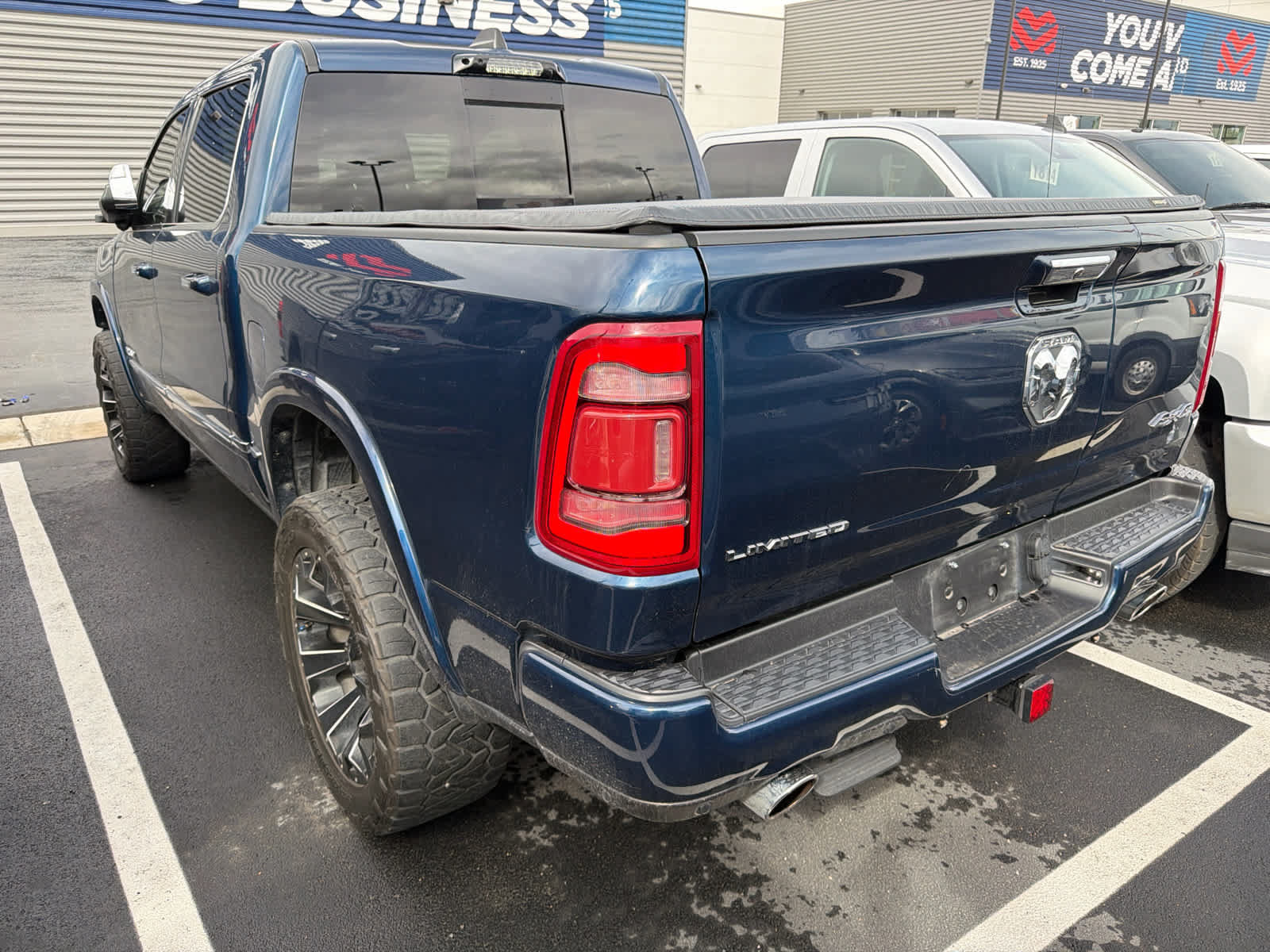 Used 2022 RAM 1500 Limited AWD/4WD image 2