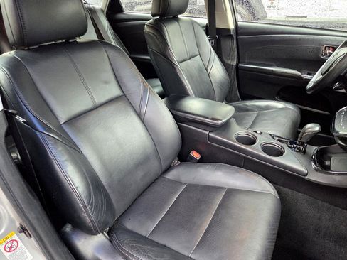 Used 2018 Toyota Avalon Limited image 17