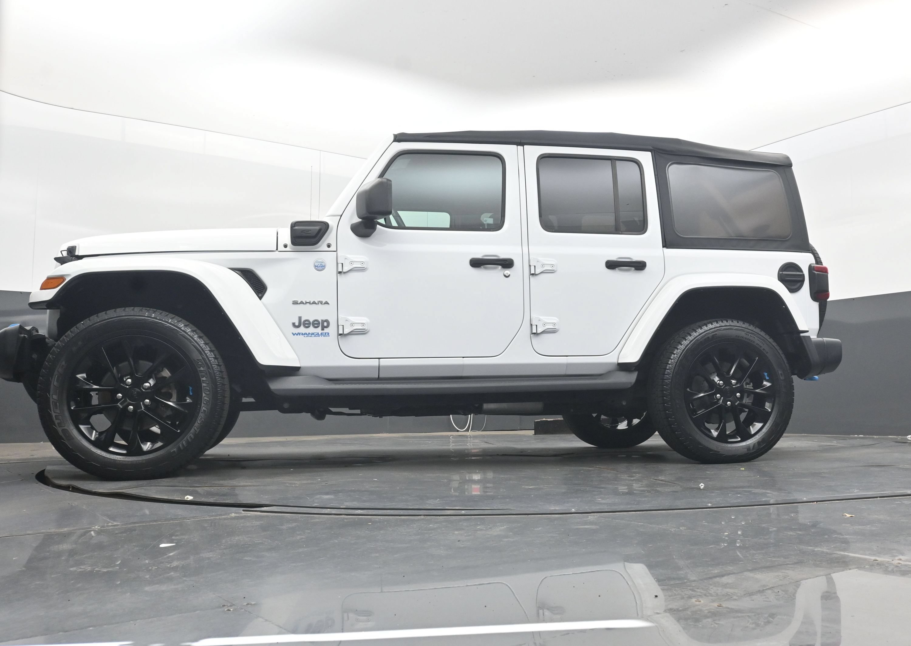 Used 2022 Jeep Wrangler Unlimited Sahara AWD/4WD image 14