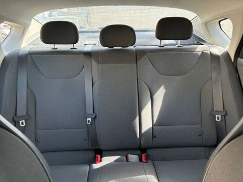 Used 2025 Kia K4 LXS image 38