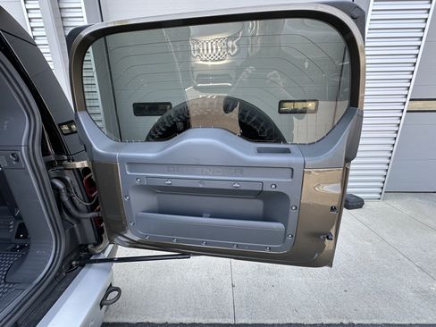 Certified 2023 Land Rover Defender 110 SE AWD/4WD image 37