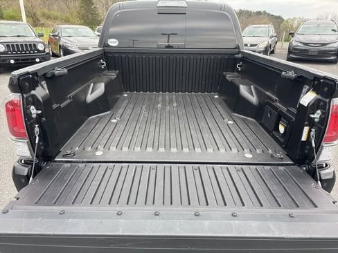 Used 2023 Toyota Tacoma TRD Sport w/ Technology Package AWD/4WD image 10