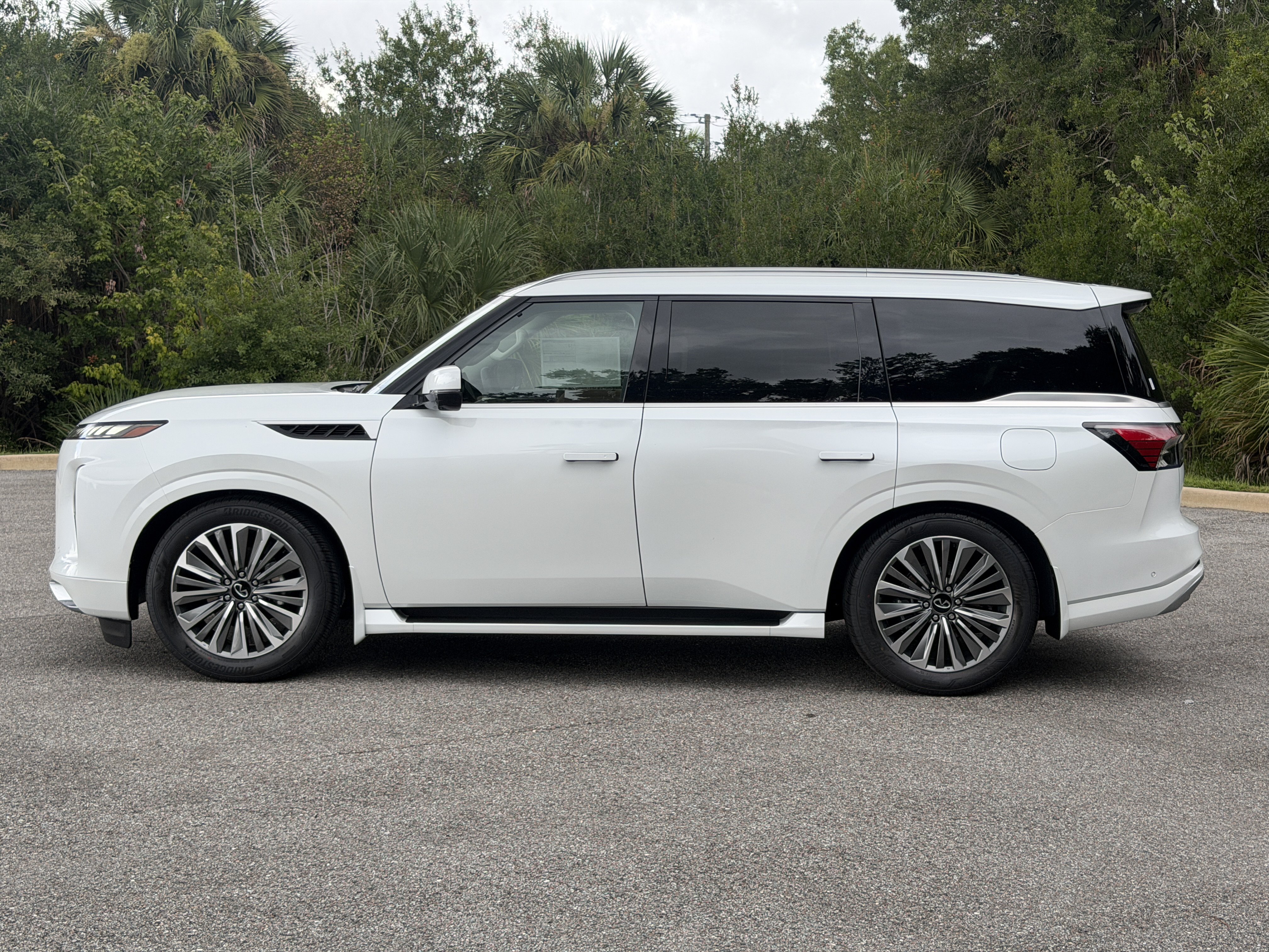 New 2027 INFINITI QX80 Luxe w/ Cargo Package RWD image 4